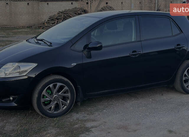 Черный Тойота Аурис, объемом двигателя 1.6 л и пробегом 114 тыс. км за 7800 $, фото 4 на Automoto.ua