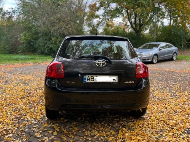 Чорний Тойота Ауріс, об'ємом двигуна 1.4 л та пробігом 3 тис. км за 6300 $, фото 2 на Automoto.ua
