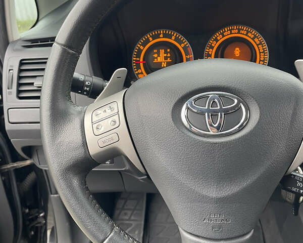 Черный Тойота Аурис, объемом двигателя 1.6 л и пробегом 122 тыс. км за 6800 $, фото 23 на Automoto.ua