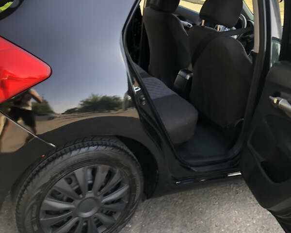 Черный Тойота Аурис, объемом двигателя 1.4 л и пробегом 272 тыс. км за 5900 $, фото 11 на Automoto.ua