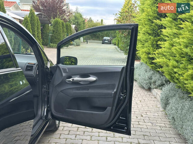 Черный Тойота Аурис, объемом двигателя 1.6 л и пробегом 159 тыс. км за 8200 $, фото 28 на Automoto.ua