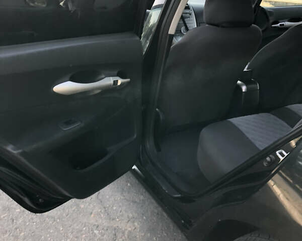 Черный Тойота Аурис, объемом двигателя 1.4 л и пробегом 272 тыс. км за 5900 $, фото 25 на Automoto.ua