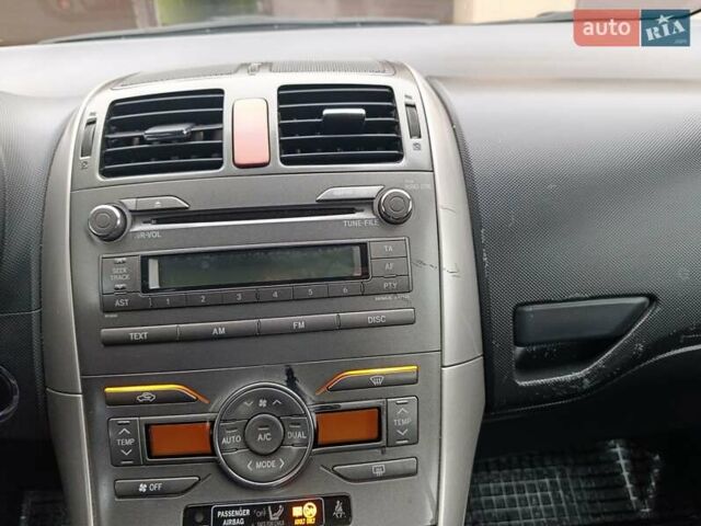 Чорний Тойота Ауріс, об'ємом двигуна 1.6 л та пробігом 154 тис. км за 6700 $, фото 9 на Automoto.ua