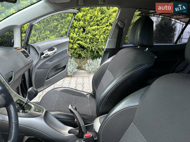 Черный Тойота Аурис, объемом двигателя 1.6 л и пробегом 159 тыс. км за 8200 $, фото 35 на Automoto.ua