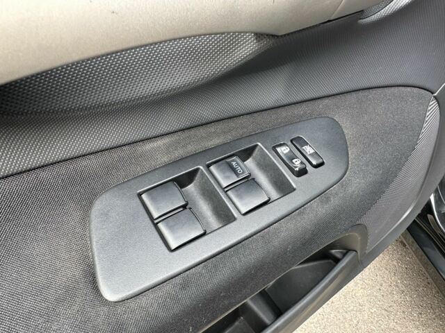 Черный Тойота Аурис, объемом двигателя 1.6 л и пробегом 158 тыс. км за 7800 $, фото 6 на Automoto.ua