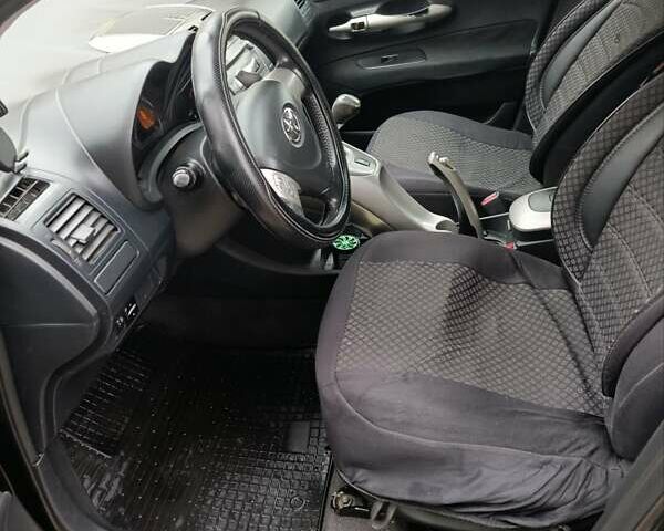 Чорний Тойота Ауріс, об'ємом двигуна 1.6 л та пробігом 154 тис. км за 6700 $, фото 6 на Automoto.ua