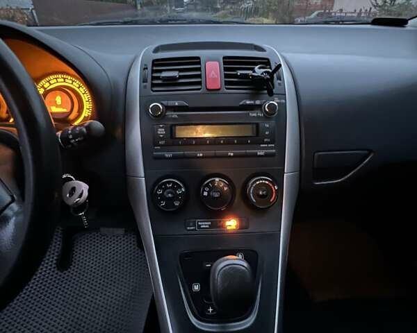 Чорний Тойота Ауріс, об'ємом двигуна 1.6 л та пробігом 166 тис. км за 6200 $, фото 12 на Automoto.ua