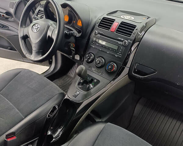 Чорний Тойота Ауріс, об'ємом двигуна 1.6 л та пробігом 187 тис. км за 6200 $, фото 25 на Automoto.ua