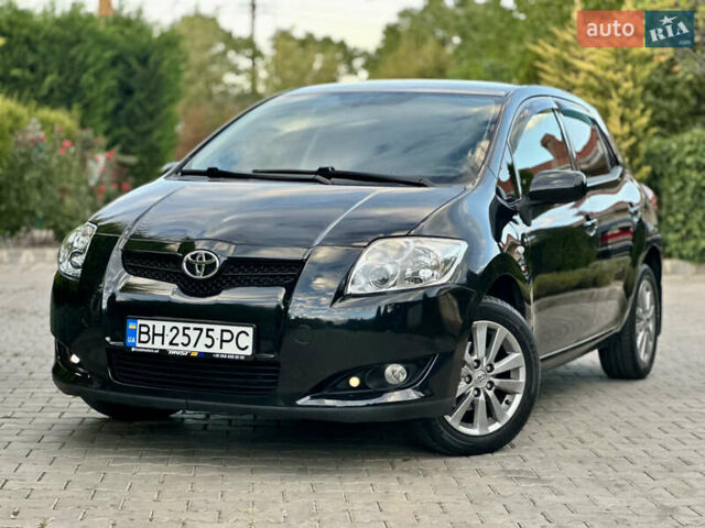 Черный Тойота Аурис, объемом двигателя 1.6 л и пробегом 159 тыс. км за 8200 $, фото 1 на Automoto.ua