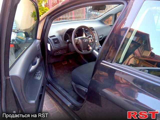 Черный Тойота Аурис, объемом двигателя 1.8 л и пробегом 245 тыс. км за 11200 $, фото 7 на Automoto.ua