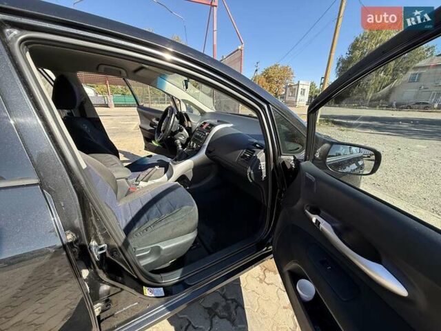 Черный Тойота Аурис, объемом двигателя 1.6 л и пробегом 188 тыс. км за 7500 $, фото 6 на Automoto.ua