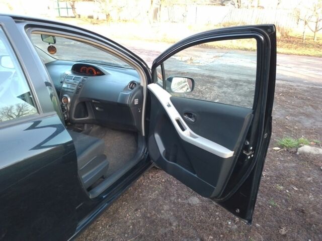 Черный Тойота Аурис, объемом двигателя 1.3 л и пробегом 162 тыс. км за 6500 $, фото 12 на Automoto.ua