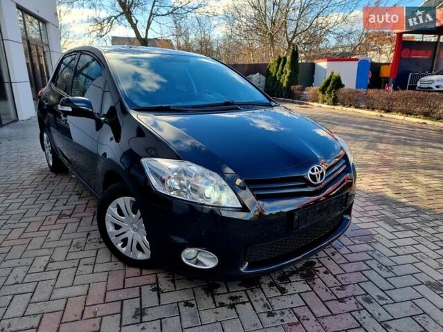 Черный Тойота Аурис, объемом двигателя 1.6 л и пробегом 142 тыс. км за 10200 $, фото 2 на Automoto.ua