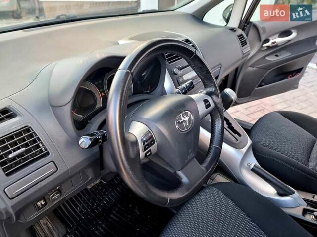 Черный Тойота Аурис, объемом двигателя 1.6 л и пробегом 142 тыс. км за 10200 $, фото 22 на Automoto.ua