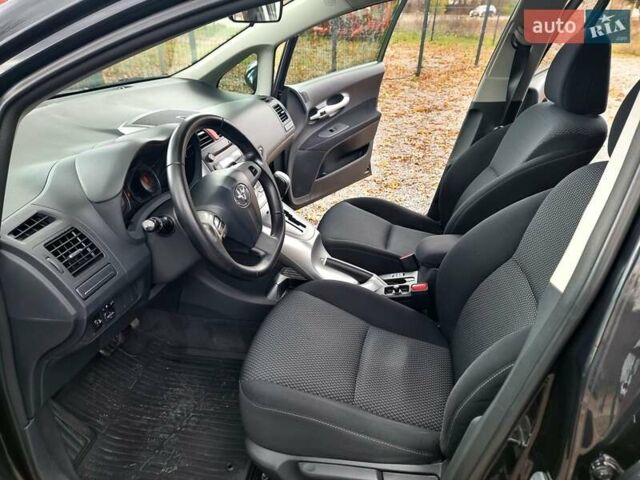 Чорний Тойота Ауріс, об'ємом двигуна 1.6 л та пробігом 201 тис. км за 10500 $, фото 26 на Automoto.ua