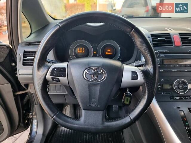 Черный Тойота Аурис, объемом двигателя 1.6 л и пробегом 142 тыс. км за 10200 $, фото 27 на Automoto.ua