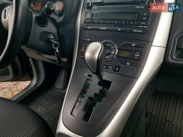 Чорний Тойота Ауріс, об'ємом двигуна 1.6 л та пробігом 201 тис. км за 10500 $, фото 31 на Automoto.ua