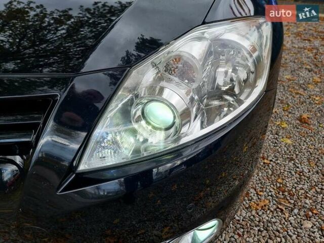 Чорний Тойота Ауріс, об'ємом двигуна 1.6 л та пробігом 201 тис. км за 10500 $, фото 5 на Automoto.ua