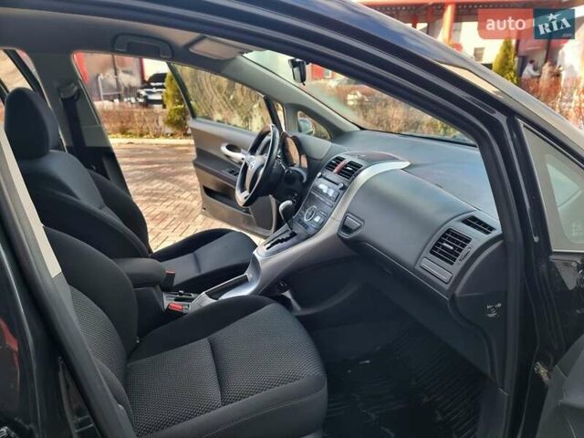 Черный Тойота Аурис, объемом двигателя 1.6 л и пробегом 142 тыс. км за 10200 $, фото 24 на Automoto.ua