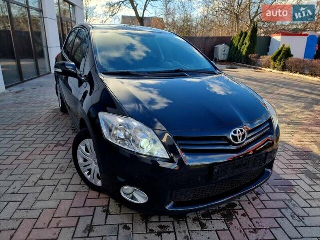 Черный Тойота Аурис, объемом двигателя 1.6 л и пробегом 142 тыс. км за 10200 $, фото 1 на Automoto.ua