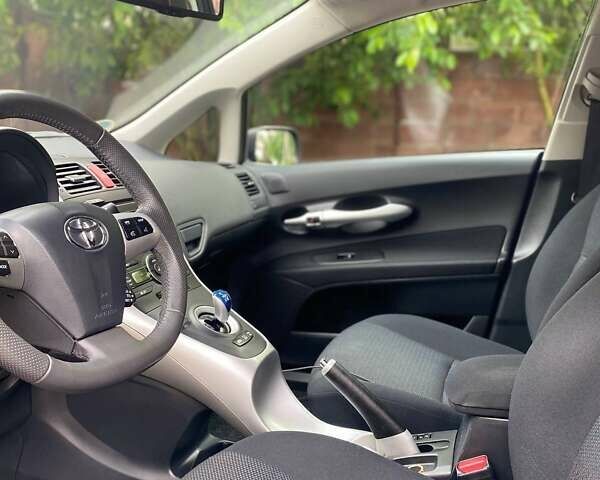 Чорний Тойота Ауріс, об'ємом двигуна 0 л та пробігом 240 тис. км за 10500 $, фото 14 на Automoto.ua