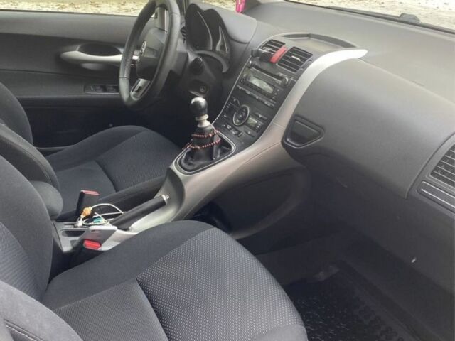 Черный Тойота Аурис, объемом двигателя 1.4 л и пробегом 280 тыс. км за 5700 $, фото 7 на Automoto.ua