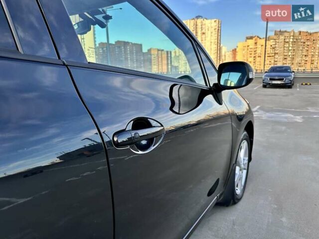 Черный Тойота Аурис, объемом двигателя 1.6 л и пробегом 99 тыс. км за 12800 $, фото 26 на Automoto.ua