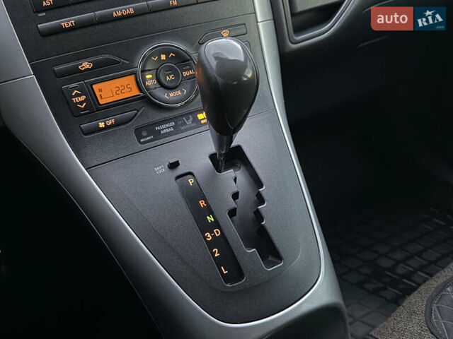 Черный Тойота Аурис, объемом двигателя 1.6 л и пробегом 184 тыс. км за 8999 $, фото 46 на Automoto.ua