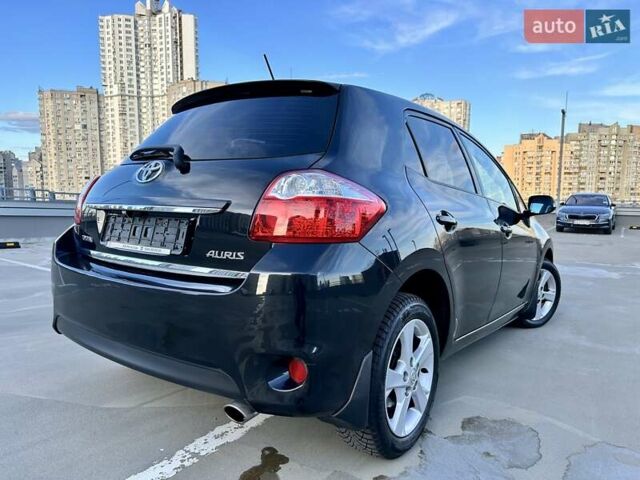 Черный Тойота Аурис, объемом двигателя 1.6 л и пробегом 99 тыс. км за 12800 $, фото 17 на Automoto.ua