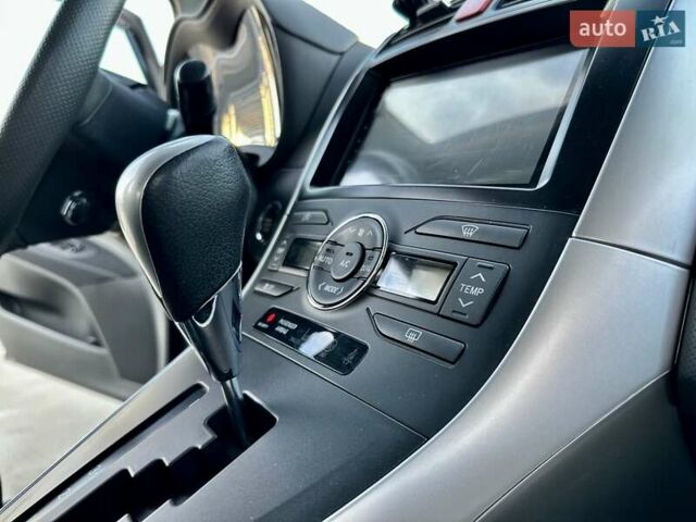 Черный Тойота Аурис, объемом двигателя 1.6 л и пробегом 99 тыс. км за 12800 $, фото 57 на Automoto.ua