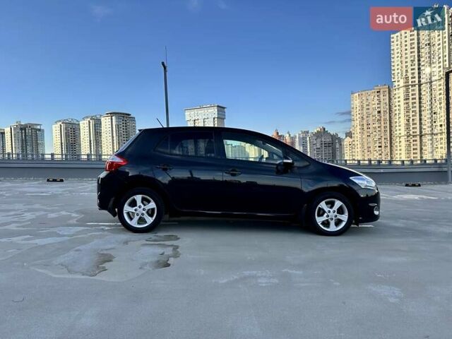 Черный Тойота Аурис, объемом двигателя 1.6 л и пробегом 99 тыс. км за 12800 $, фото 12 на Automoto.ua