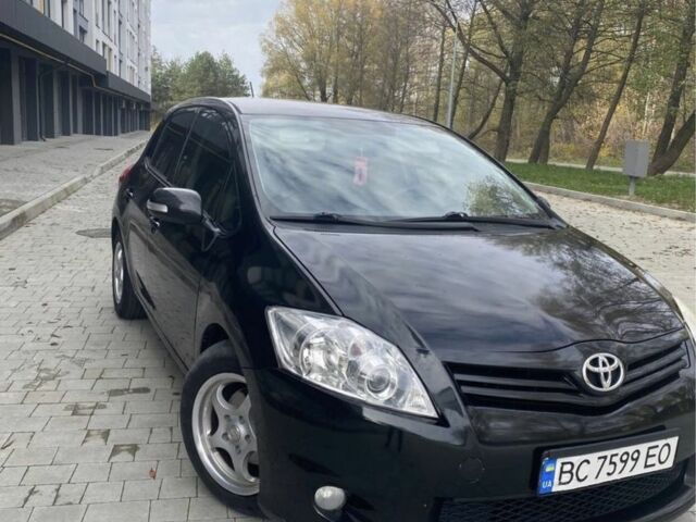 Черный Тойота Аурис, объемом двигателя 1.4 л и пробегом 280 тыс. км за 5700 $, фото 4 на Automoto.ua