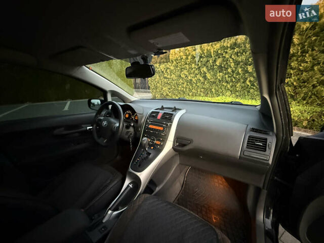 Черный Тойота Аурис, объемом двигателя 1.6 л и пробегом 184 тыс. км за 8999 $, фото 31 на Automoto.ua