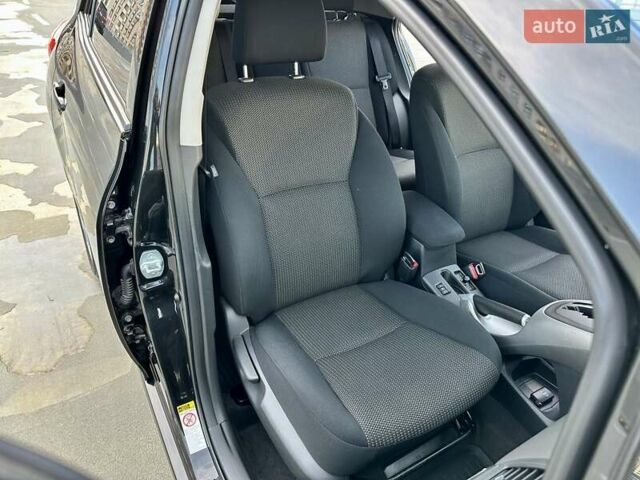 Черный Тойота Аурис, объемом двигателя 1.6 л и пробегом 99 тыс. км за 12800 $, фото 39 на Automoto.ua