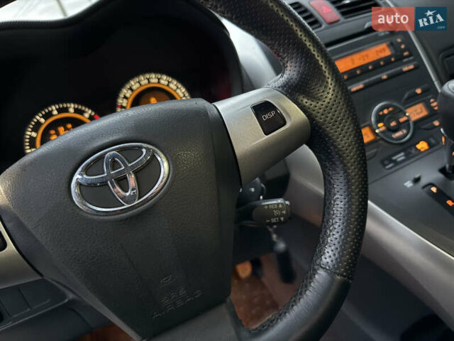 Черный Тойота Аурис, объемом двигателя 1.6 л и пробегом 184 тыс. км за 8999 $, фото 48 на Automoto.ua