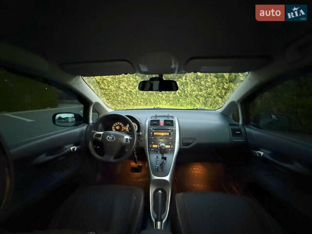 Черный Тойота Аурис, объемом двигателя 1.6 л и пробегом 184 тыс. км за 8999 $, фото 36 на Automoto.ua