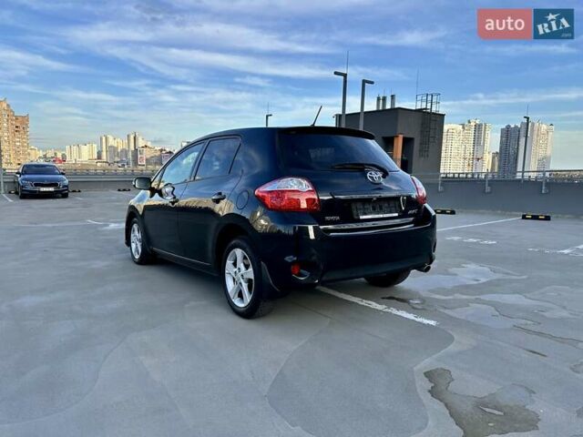 Черный Тойота Аурис, объемом двигателя 1.6 л и пробегом 99 тыс. км за 12800 $, фото 8 на Automoto.ua