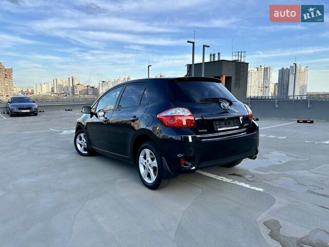 Черный Тойота Аурис, объемом двигателя 1.6 л и пробегом 99 тыс. км за 12800 $, фото 3 на Automoto.ua