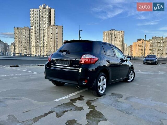 Черный Тойота Аурис, объемом двигателя 1.6 л и пробегом 99 тыс. км за 12800 $, фото 2 на Automoto.ua