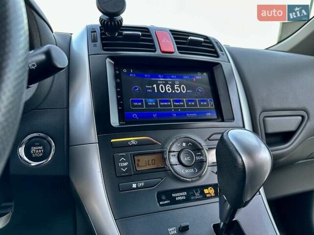 Черный Тойота Аурис, объемом двигателя 1.6 л и пробегом 99 тыс. км за 12800 $, фото 59 на Automoto.ua