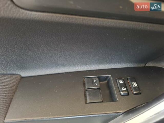 Чорний Тойота Ауріс, об'ємом двигуна 1.33 л та пробігом 129 тис. км за 9300 $, фото 13 на Automoto.ua