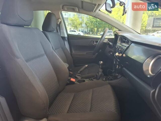 Черный Тойота Аурис, объемом двигателя 1.33 л и пробегом 129 тыс. км за 9300 $, фото 20 на Automoto.ua