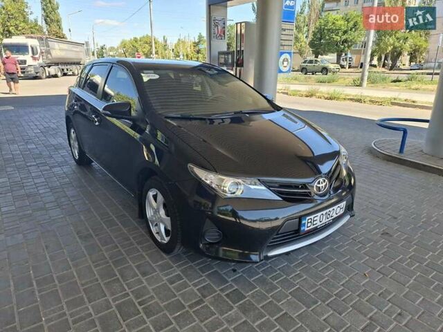 Чорний Тойота Ауріс, об'ємом двигуна 1.33 л та пробігом 129 тис. км за 9300 $, фото 4 на Automoto.ua