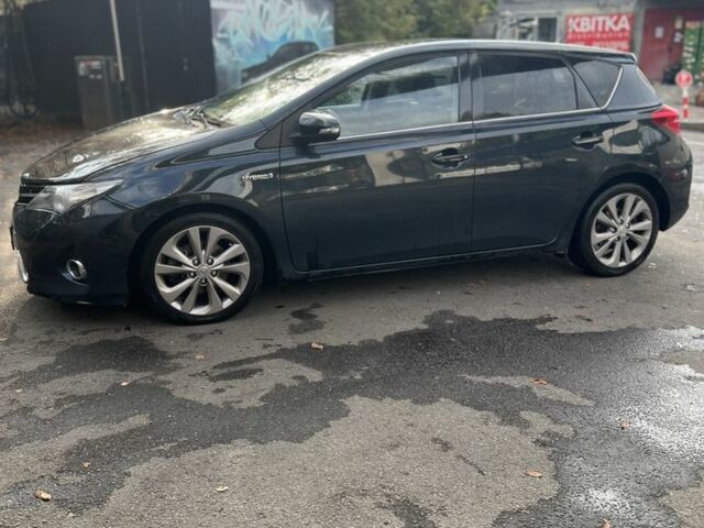 Черный Тойота Аурис, объемом двигателя 1.8 л и пробегом 256 тыс. км за 6173 $, фото 1 на Automoto.ua