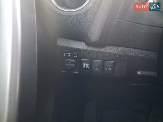 Черный Тойота Аурис, объемом двигателя 1.8 л и пробегом 169 тыс. км за 13999 $, фото 27 на Automoto.ua