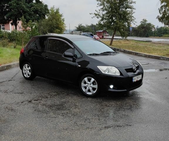 Чорний Тойота Ауріс, об'ємом двигуна 1.6 л та пробігом 183 тис. км за 4900 $, фото 7 на Automoto.ua