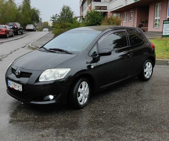 Чорний Тойота Ауріс, об'ємом двигуна 1.6 л та пробігом 183 тис. км за 4900 $, фото 4 на Automoto.ua