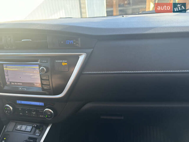 Черный Тойота Аурис, объемом двигателя 1.8 л и пробегом 318 тыс. км за 12500 $, фото 23 на Automoto.ua