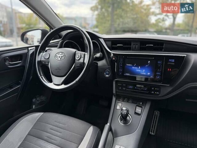 Черный Тойота Аурис, объемом двигателя 1.8 л и пробегом 165 тыс. км за 15500 $, фото 10 на Automoto.ua