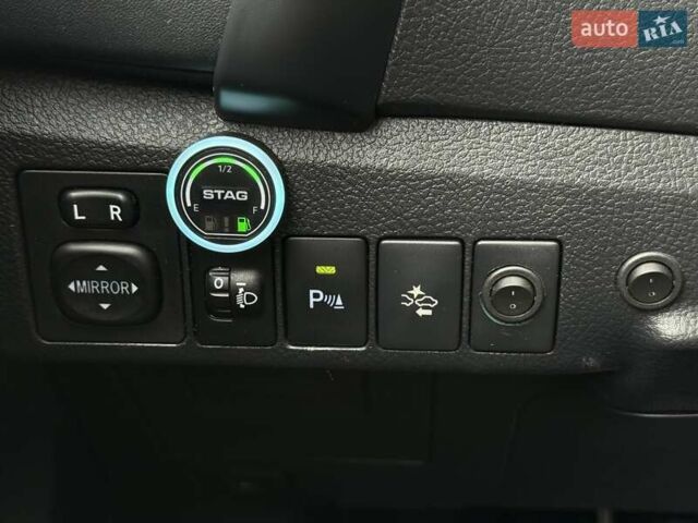 Черный Тойота Аурис, объемом двигателя 1.8 л и пробегом 165 тыс. км за 15500 $, фото 25 на Automoto.ua